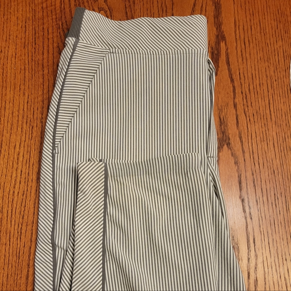 Athleta Brooklyn Textured Ankle Pant Grey White Stripes Size: 6